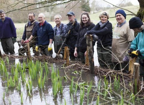 Volunteers and the Living Landscapes team (C) Ruth Davey